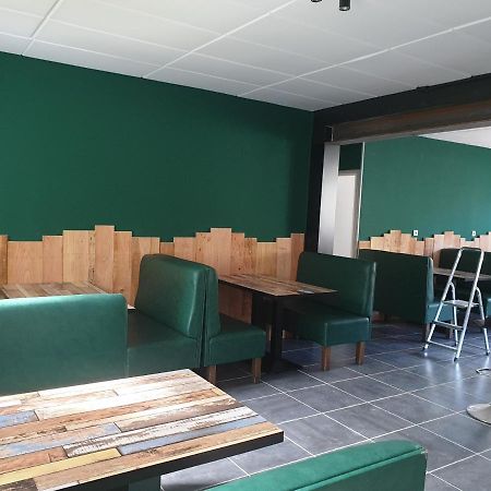 Sas Road Runner Cafe Egliseneuve-d'Entraigues Exterior foto