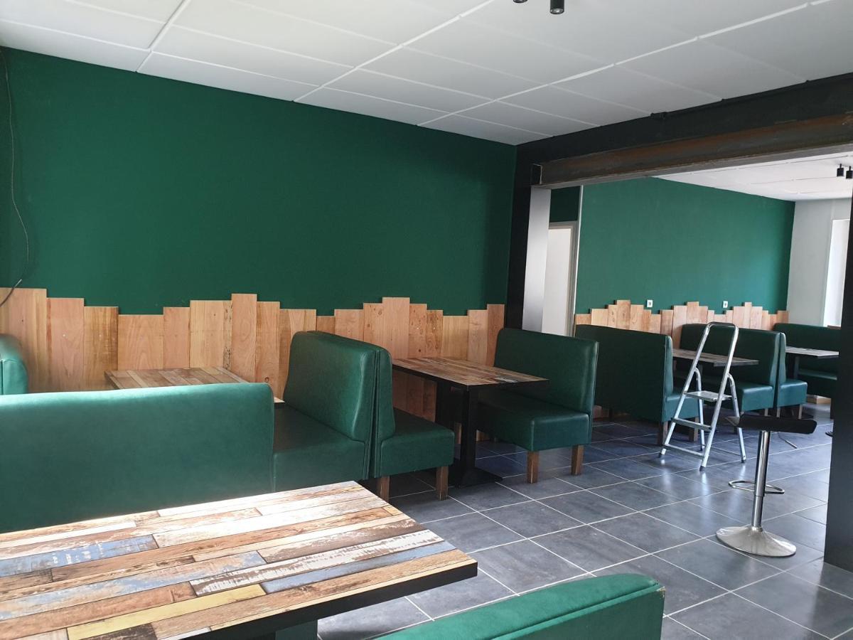 Sas Road Runner Cafe Egliseneuve-d'Entraigues Exterior foto