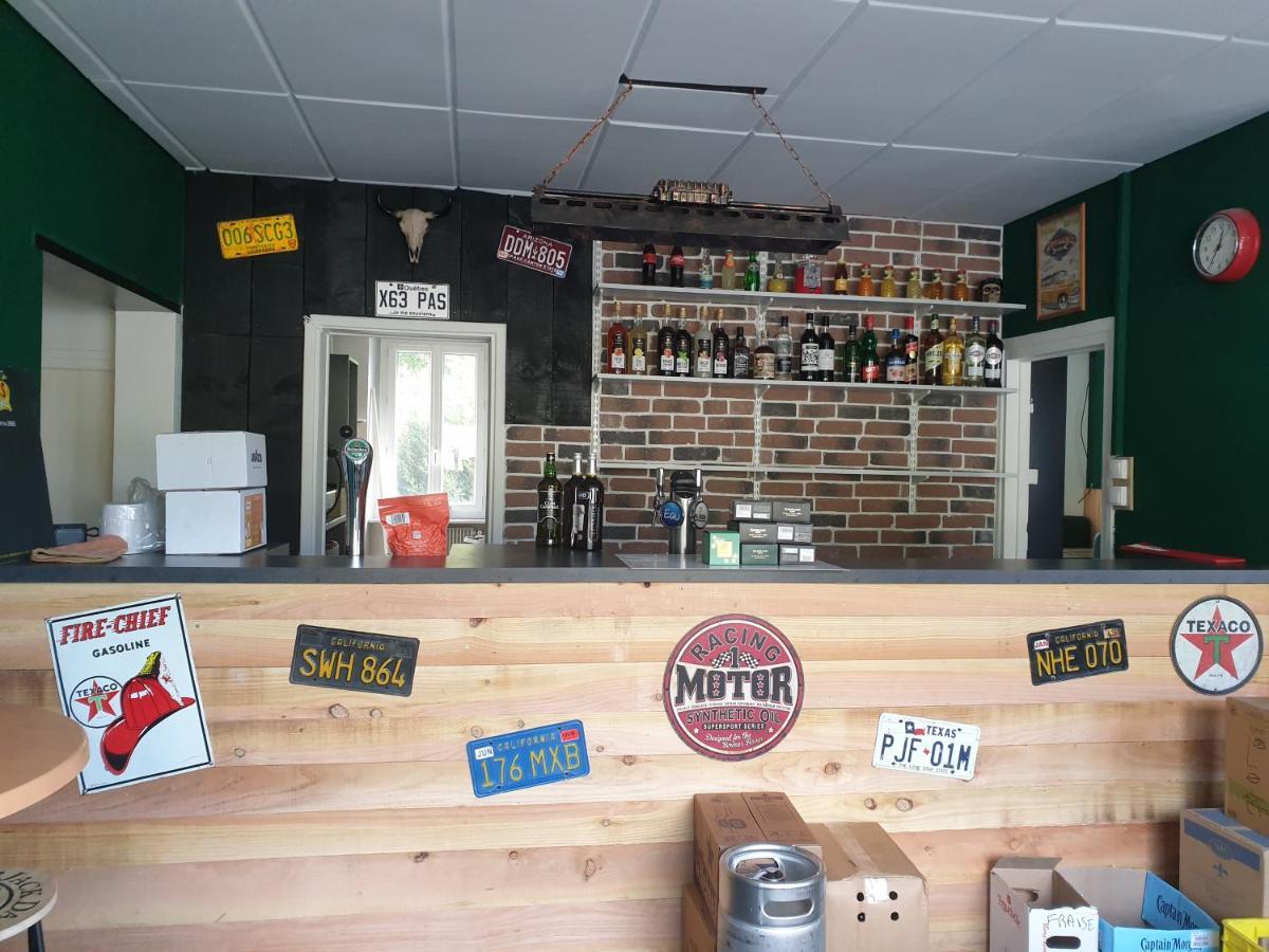 Sas Road Runner Cafe Egliseneuve-d'Entraigues Exterior foto