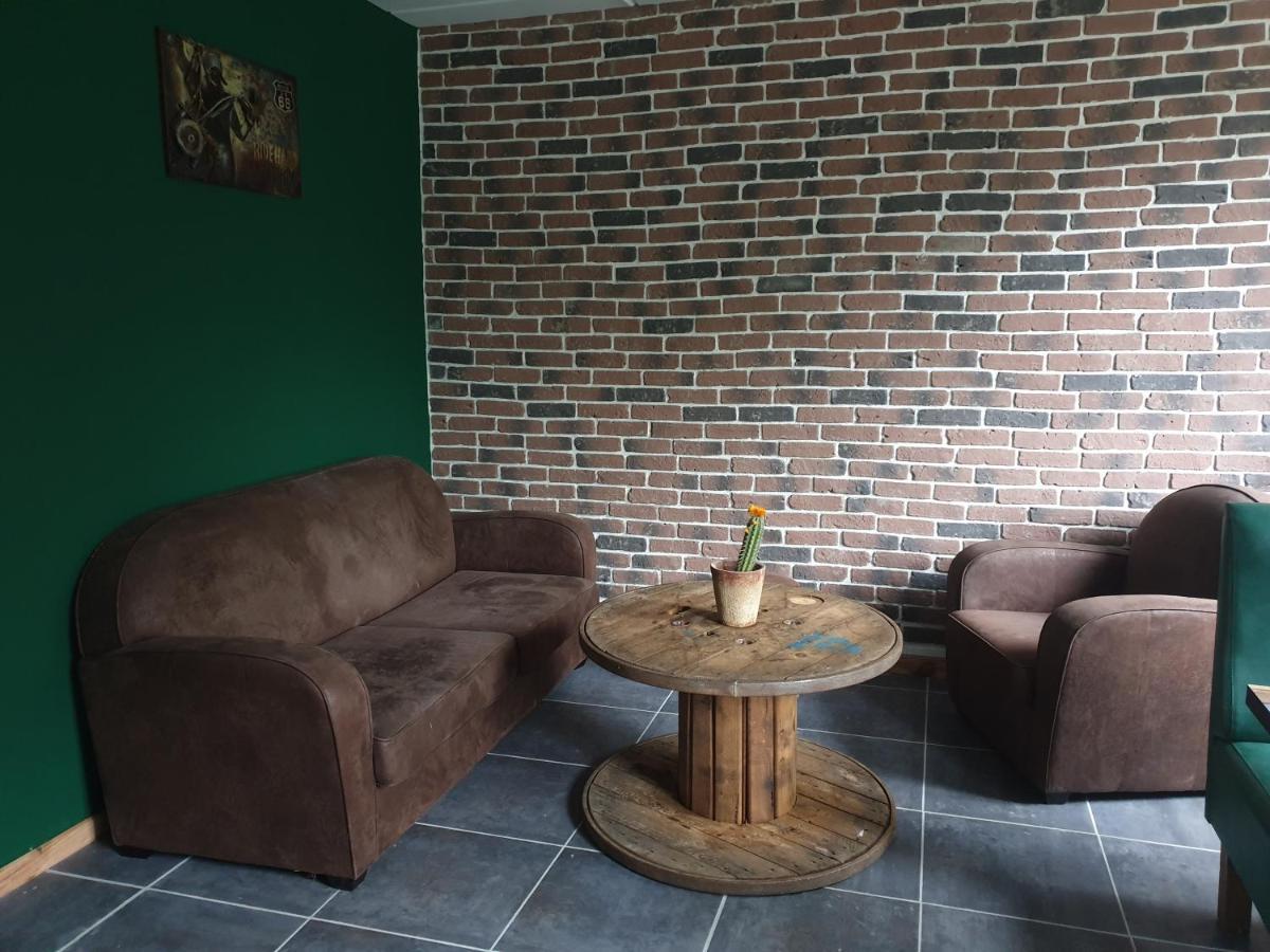 Sas Road Runner Cafe Egliseneuve-d'Entraigues Exterior foto